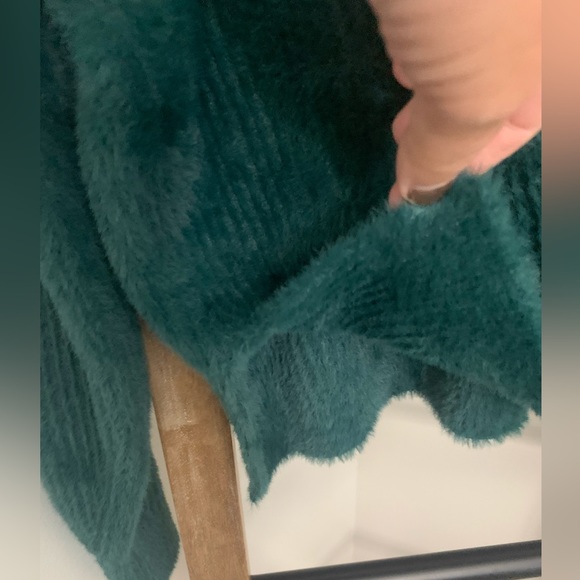 NWT Abercrombie & Fitch sweater - Picture 4 of 6